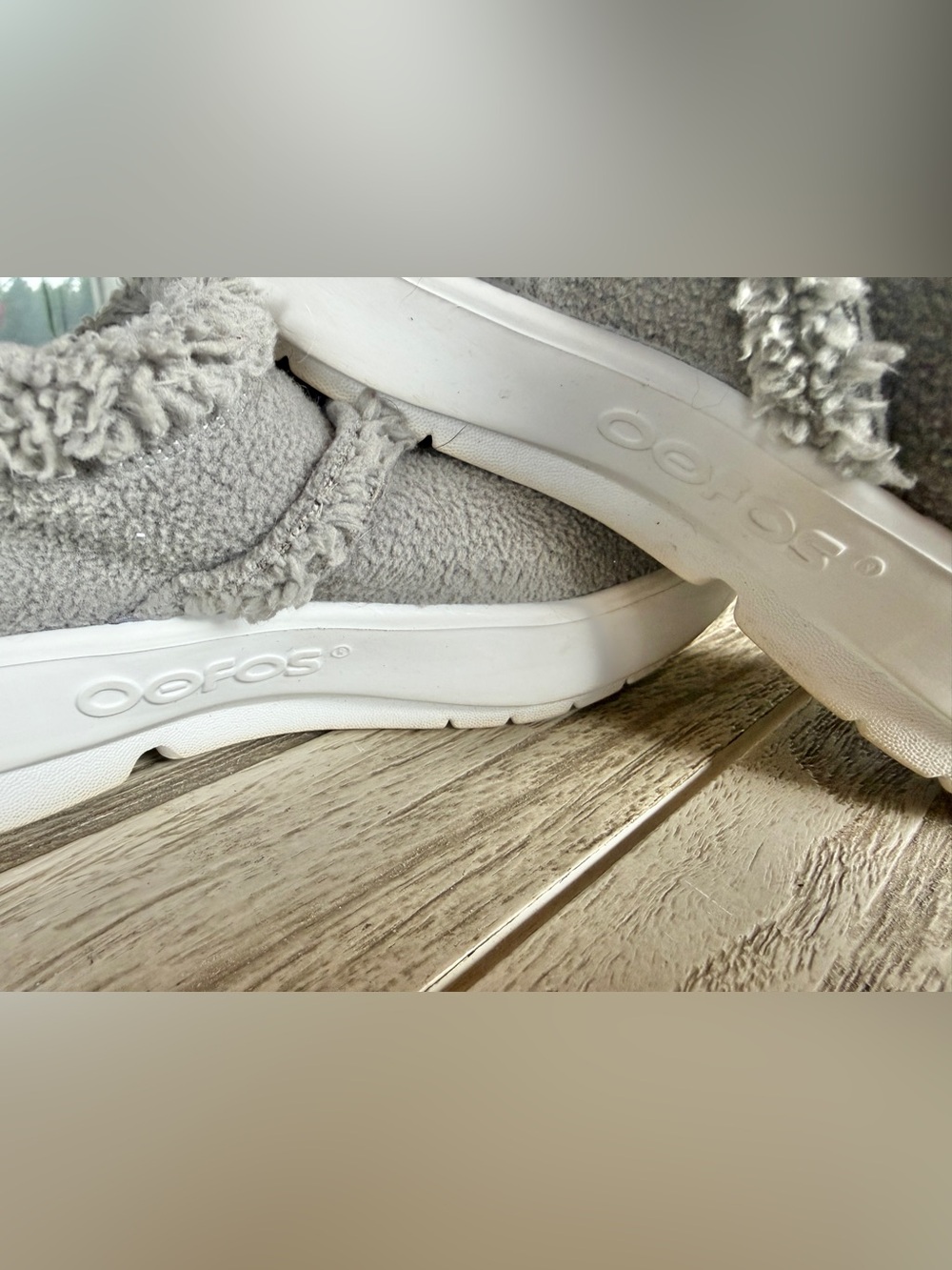 OOFOS OOcoozie Low Gray Sherpa Recovery Slip On Shoes Womens 9.5 Worn Twice - Picture 2 of 7